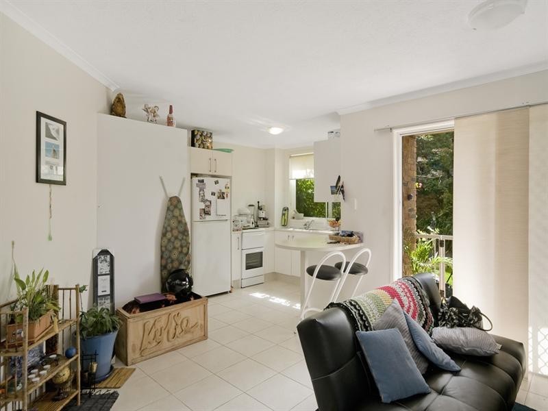 2/5 Rolan Court, Palm Beach QLD 4221