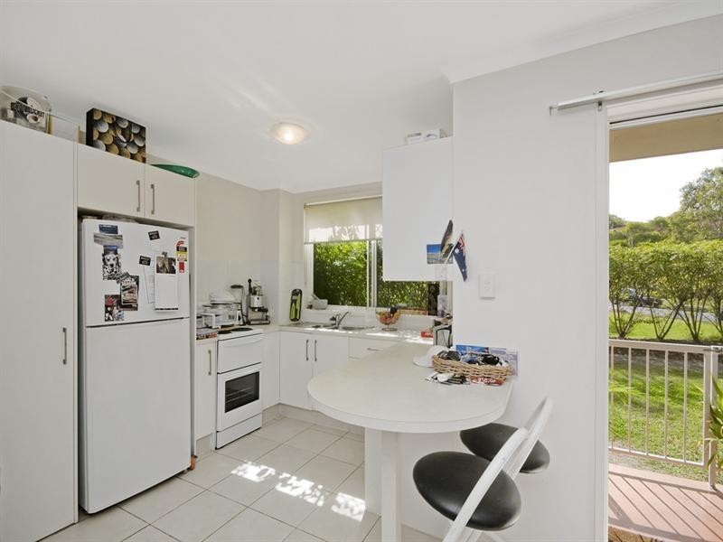 2/5 Rolan Court, Palm Beach QLD 4221
