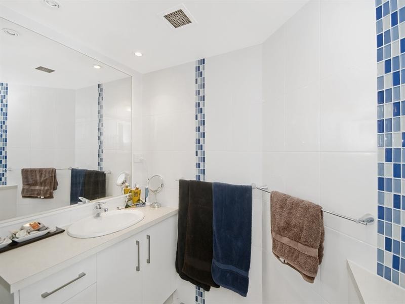 2/5 Rolan Court, Palm Beach QLD 4221