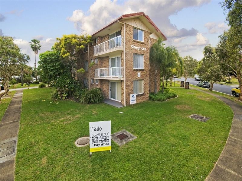 2/5 Rolan Court, Palm Beach QLD 4221