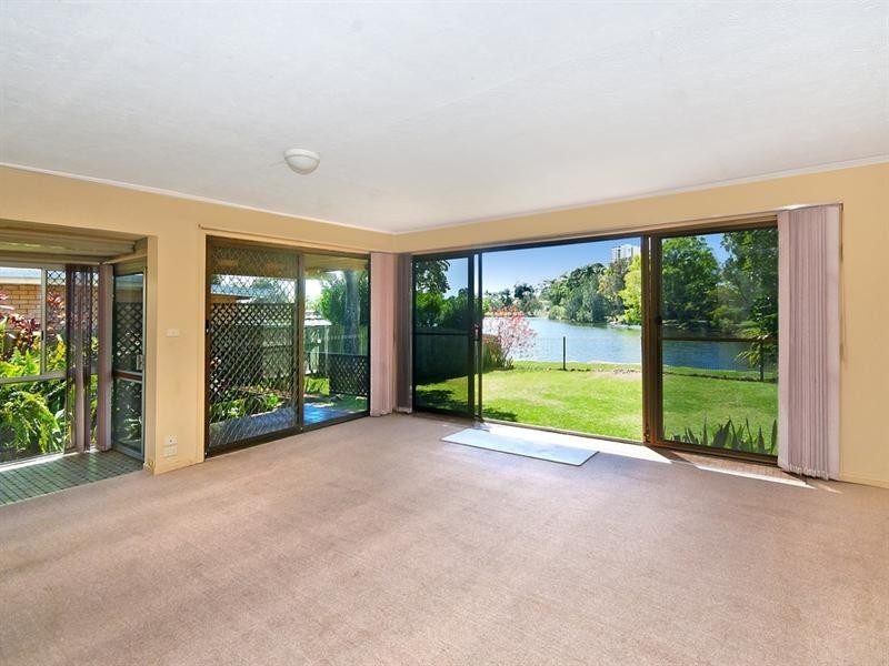 15 Tahiti Avenue, Palm Beach QLD 4221