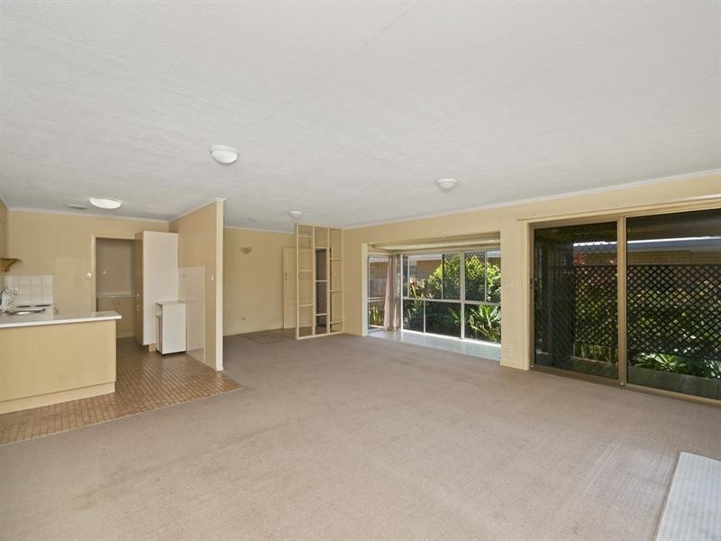 15 Tahiti Avenue, Palm Beach QLD 4221