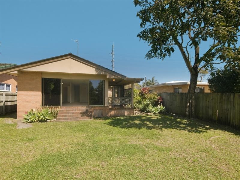 15 Tahiti Avenue, Palm Beach QLD 4221