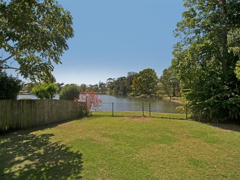 15 Tahiti Avenue, Palm Beach QLD 4221