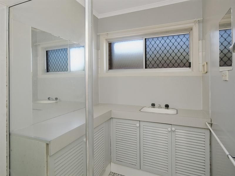 15 Tahiti Avenue, Palm Beach QLD 4221