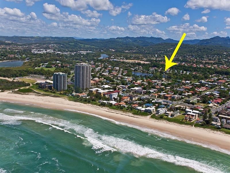 2/4 Morotai Avenue, Palm Beach QLD 4221