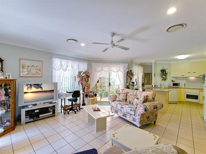 2/4 Morotai Avenue, Palm Beach QLD 4221