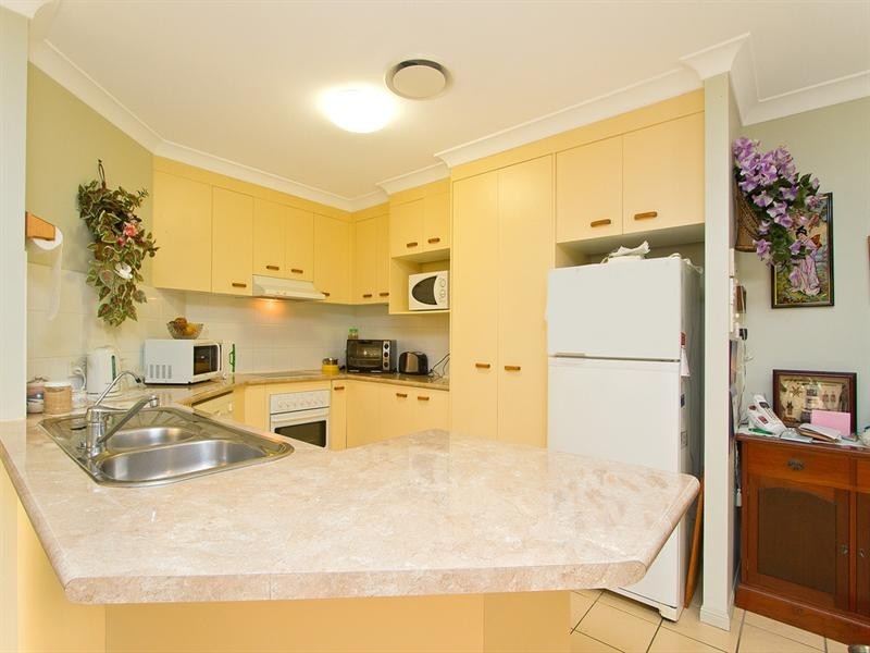 2/4 Morotai Avenue, Palm Beach QLD 4221