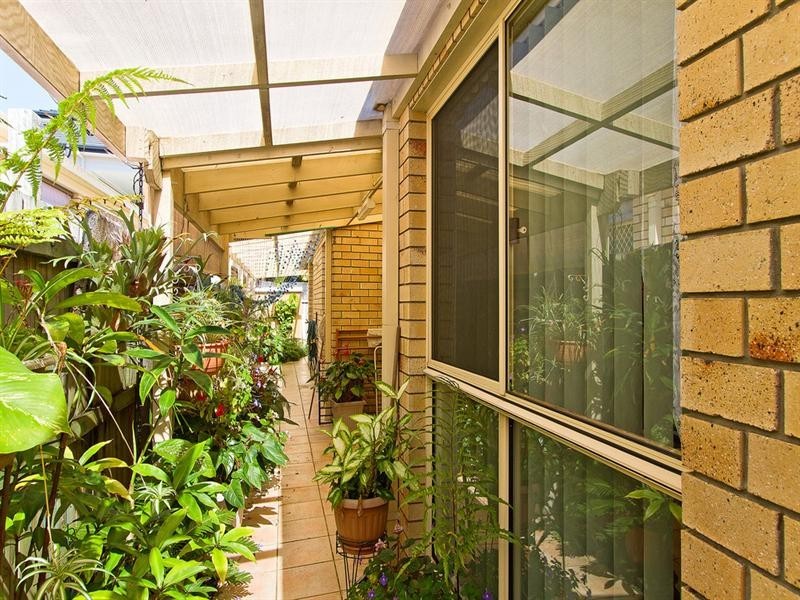 2/4 Morotai Avenue, Palm Beach QLD 4221