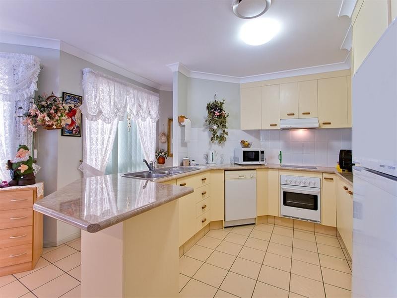 2/4 Morotai Avenue, Palm Beach QLD 4221