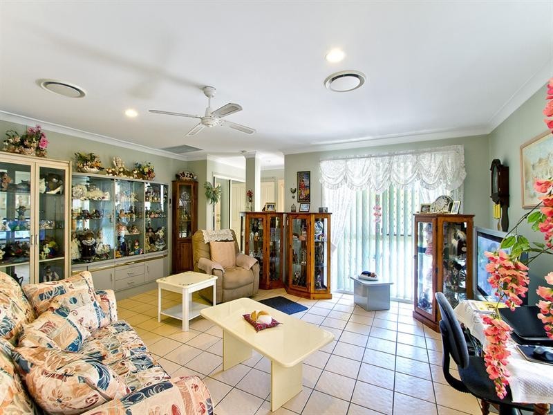 2/4 Morotai Avenue, Palm Beach QLD 4221