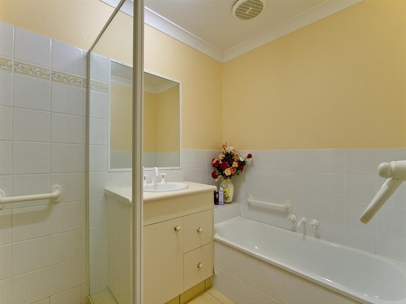 2/4 Morotai Avenue, Palm Beach QLD 4221