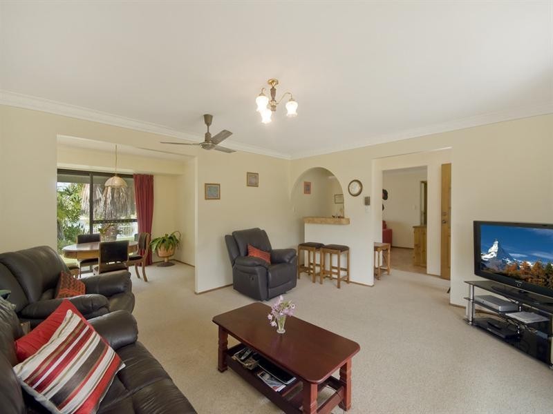 127 Murtha Drive, Elanora QLD 4221