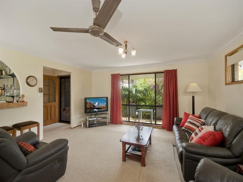 127 Murtha Drive, Elanora QLD 4221