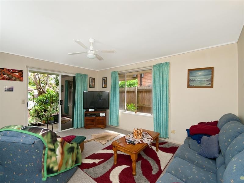 77 Leyte Avenue, Palm Beach QLD 4221