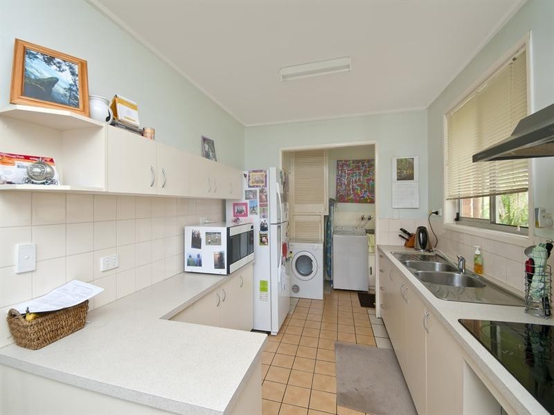 77 Leyte Avenue, Palm Beach QLD 4221