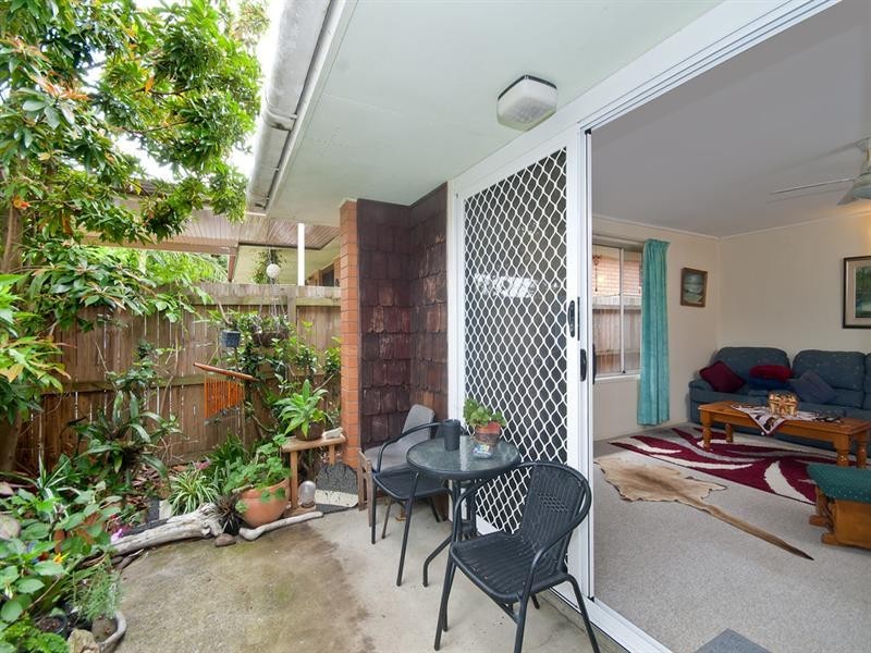 77 Leyte Avenue, Palm Beach QLD 4221