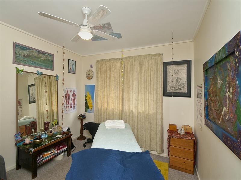 77 Leyte Avenue, Palm Beach QLD 4221