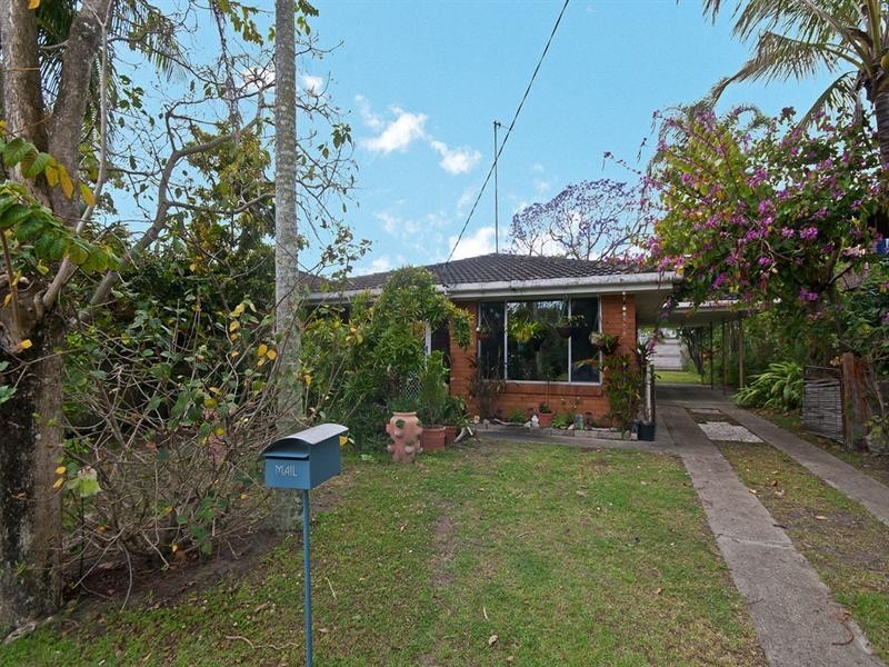 77 Leyte Avenue, Palm Beach QLD 4221