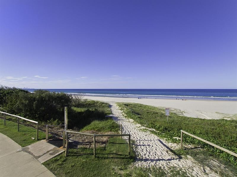 1/195 Golden Four Drive, Bilinga QLD 4225