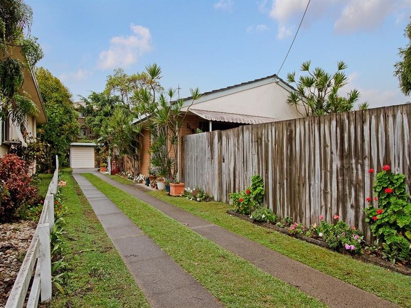 2/67 Leyte Avenue, Palm Beach QLD 4221