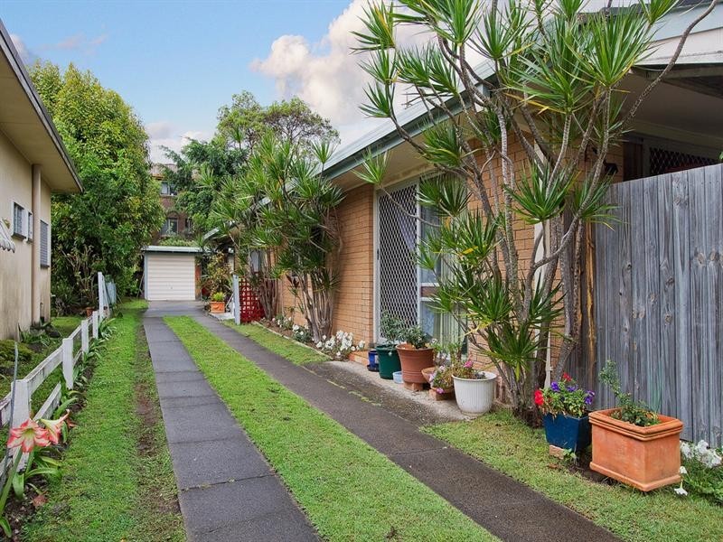 2/67 Leyte Avenue, Palm Beach QLD 4221