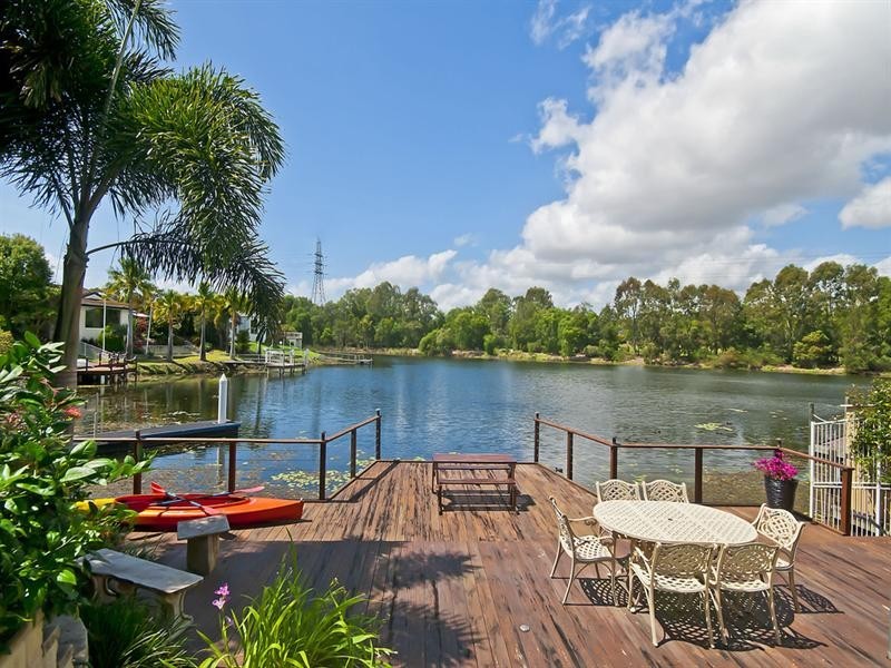 20 Martingale Circuit, Clear Island Waters QLD 4226
