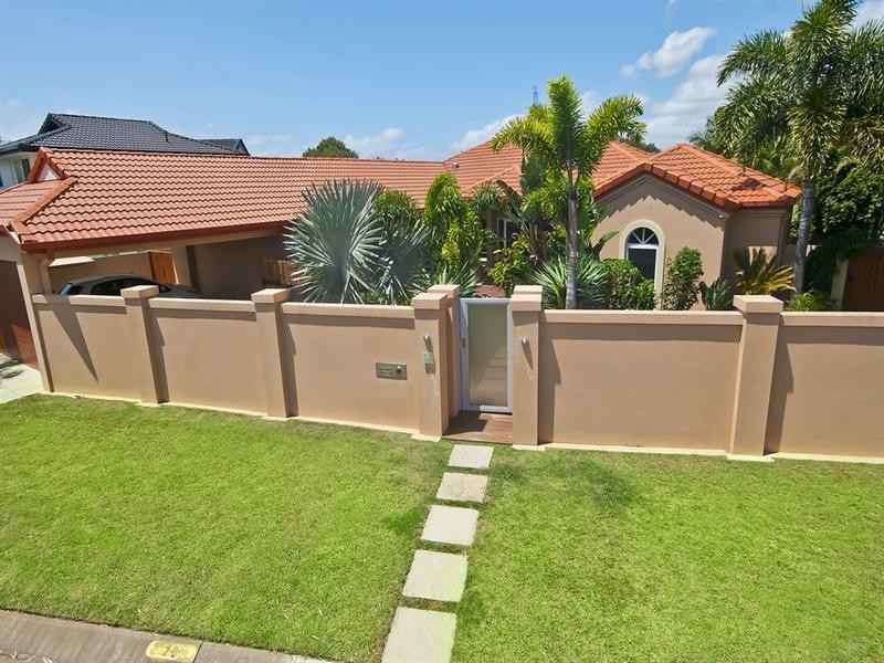 20 Martingale Circuit, Clear Island Waters QLD 4226