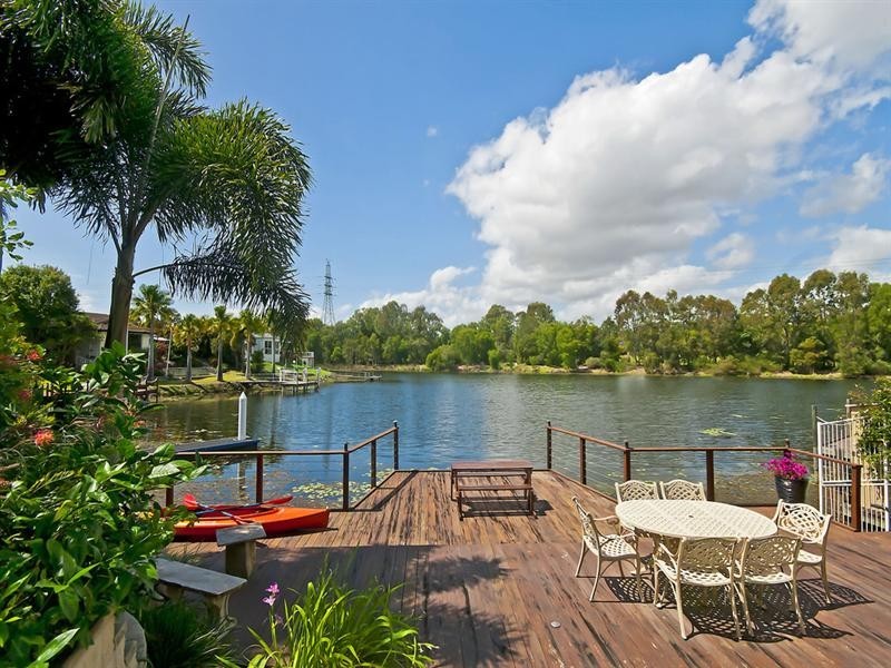 20 Martingale Circuit, Clear Island Waters QLD 4226