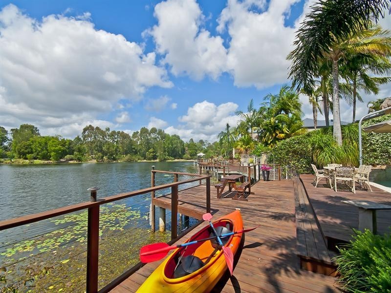 20 Martingale Circuit, Clear Island Waters QLD 4226