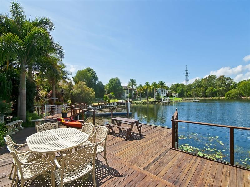 20 Martingale Circuit, Clear Island Waters QLD 4226