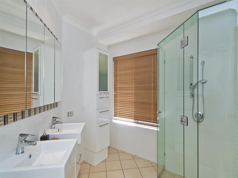 20 Martingale Circuit, Clear Island Waters QLD 4226
