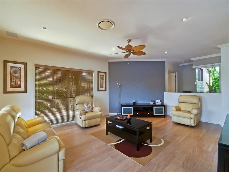 20 Martingale Circuit, Clear Island Waters QLD 4226