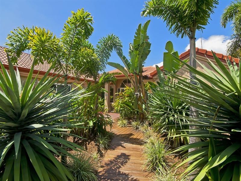 20 Martingale Circuit, Clear Island Waters QLD 4226