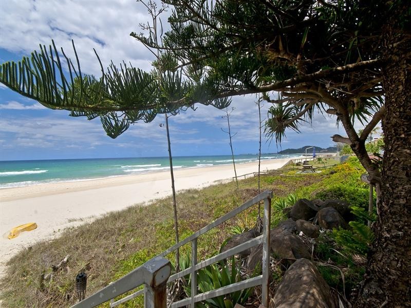 271 Jefferson Lane, Palm Beach QLD 4221