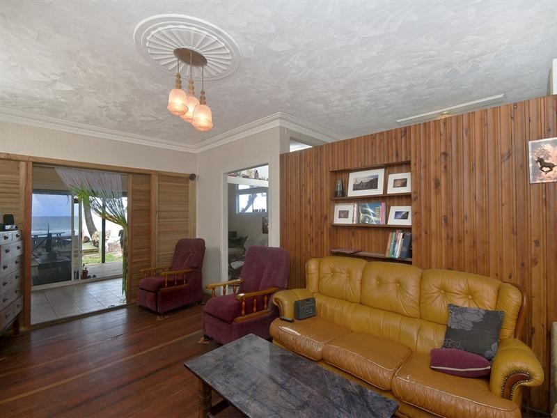 271 Jefferson Lane, Palm Beach QLD 4221