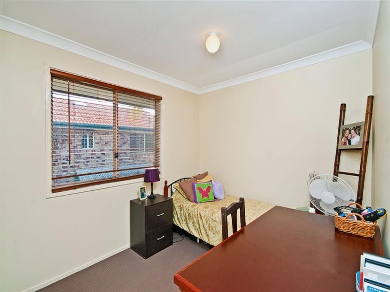 2/12 Bottlewood Court, Burleigh Waters QLD 4220