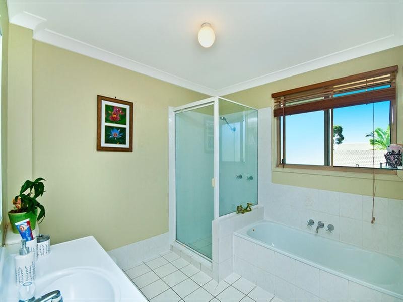 2/12 Bottlewood Court, Burleigh Waters QLD 4220