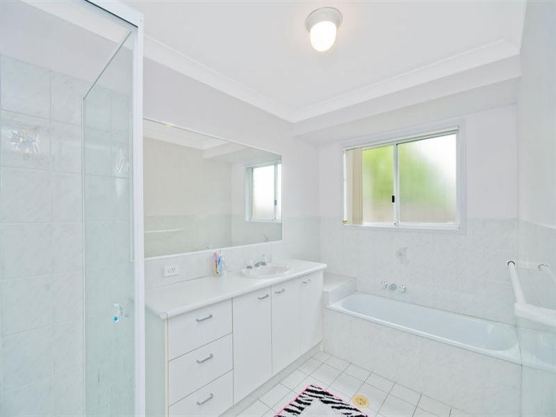 20 Whipbird Court, Burleigh Waters QLD 4220