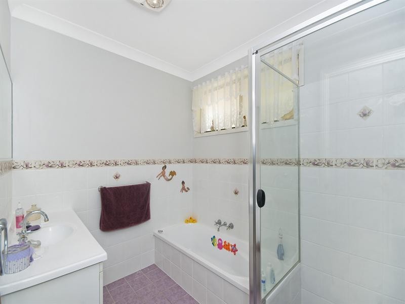 13 Oakwood Terrace, Palm Beach QLD 4221