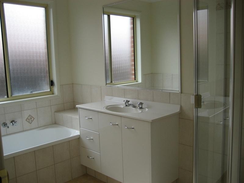 38 Tipuana Drive, Elanora QLD 4221