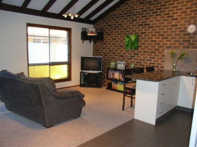 2/28 Sarawak Avenue, Palm Beach QLD 4221