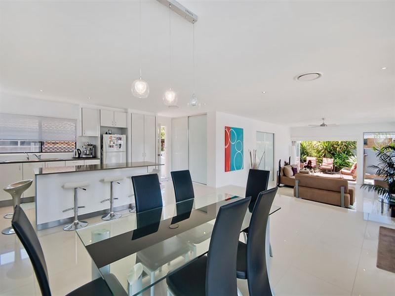 26 Vatakoula Parade, Mermaid Waters QLD 4218