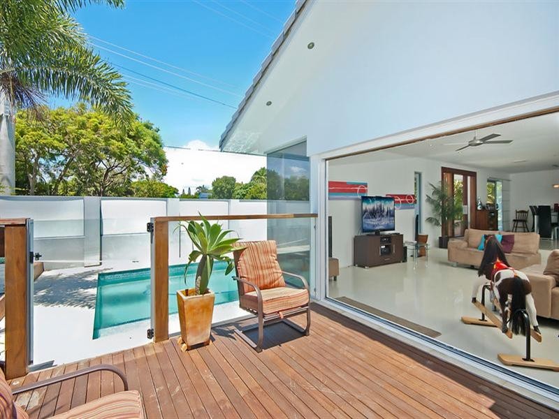 26 Vatakoula Parade, Mermaid Waters QLD 4218