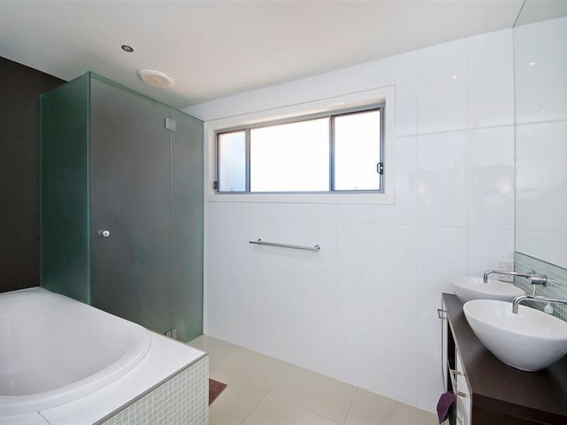 26 Vatakoula Parade, Mermaid Waters QLD 4218