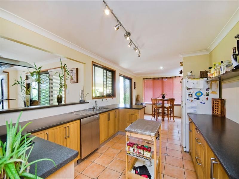 5 Foreshore Close, Elanora QLD 4221