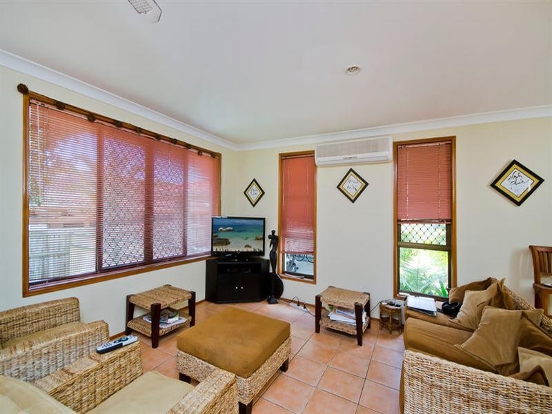 5 Foreshore Close, Elanora QLD 4221