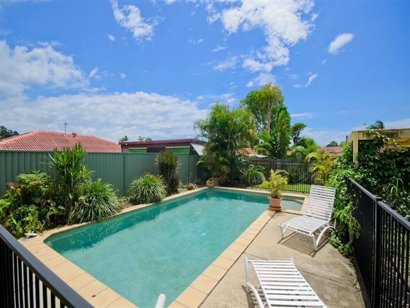5 Foreshore Close, Elanora QLD 4221