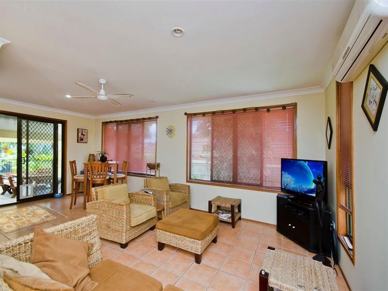 5 Foreshore Close, Elanora QLD 4221