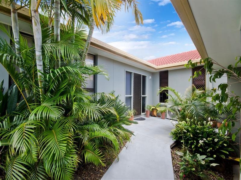 5 Foreshore Close, Elanora QLD 4221